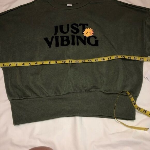 Old Navy Womens Size Medium Just Vibing Graphic Sweatshirt Green Sun NEW - Picture 5 of 9